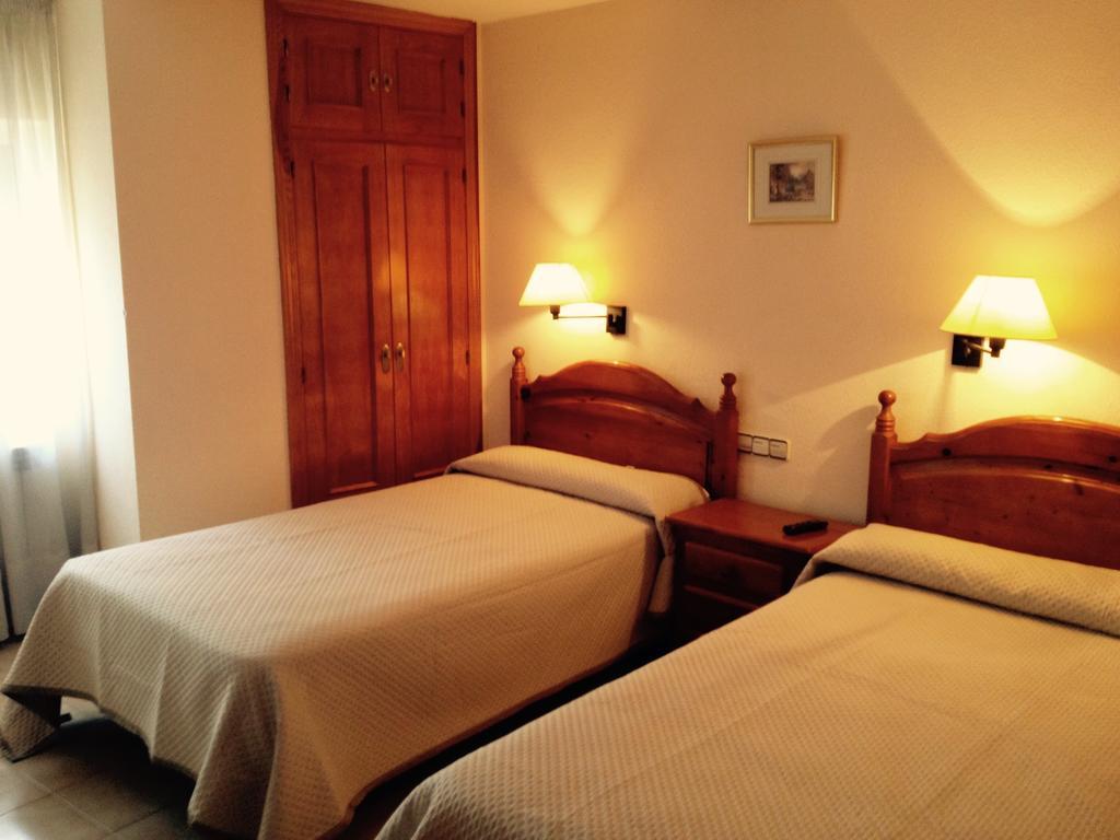 מדינצ'לי Hostal Nicolas חדר תמונה